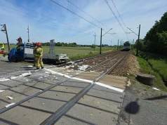 Samochód utknął na torach w Bieniewicach