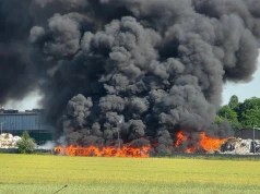 Chorzów. Rozległy pożar odpadów, dym widoczny z wielu kilometrów