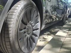 Moda na wielosezonowe opony rośnie. Test ADAC studzi emocje kierowców