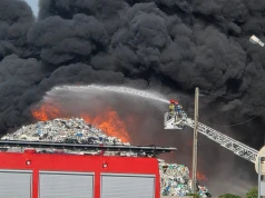 Pożar w Chorzowie. Na miejscu już 50 zastępów straży pożarnej