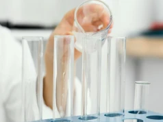 Nowe obowiązki dla laboratoriów. GIS uruchomi e-usługę