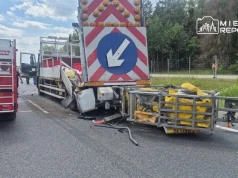 Ciężarówką wjechał w auto drogowców. Jedna osoba ranna