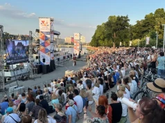 Tak Wrocław świętuje nad Odrą. Tłumy słuchają muzyków grających ze statków