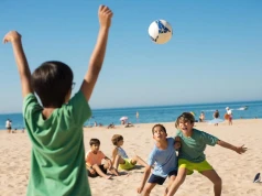 Uwaga na mandat. Gra w piłkę na plaży może słono kosztować