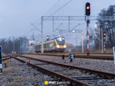 Briefing służb po zderzeniu pociągów w Wielkopolsce. Trzy osoby trafiły do szpitala