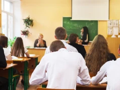 Nauczycielka: Afera o czerwone paski to absurd. Pozwólmy dzieciom na dumę