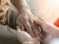 "Zaczęła mówić i się uśmiechać". Naukowcy testują nowe "sposoby" na alzheimera