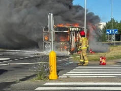 Słup dymu nad Poznaniem. Autobus stanął w ogniu