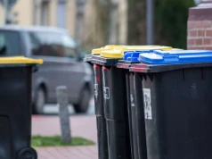 Wyrzucasz te śmieci do ulicznego kosza? To może skończyć się mandatem min. 500 zł