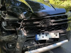Wjechał w tył busa, który następnie uderzył w rower przeprowadzany przez dziecko na pasach