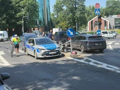 Duże utrudnienia na skrzyżowaniu ulic Bystrzańskiej i gen. Maczka! Samochód uderzył w słup