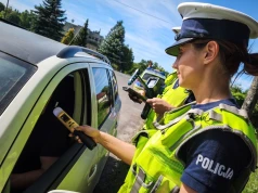 Pierwszy wakacyjny weekend pod znakiem upałów. Policja apeluje o ostrożność na drogach