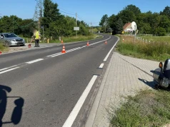 Zderzenie motocyklisty ze Skodą na drodze krajowej. Policja wyjaśnia okoliczności