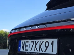 Dookoła Polski z... Lexusem RX 500h F Sport. Zapomnijcie o nudnych hybrydach, to auto niszczy system