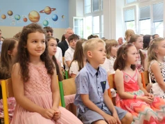 Wakacyjna radość i czas pożegnań szkolnych murów. Zakończenie roku w Lutyni Dolnej