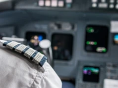 Czy piloci samolotu pasażerskiego są bogaci? Na takie zarobki mogą liczyć