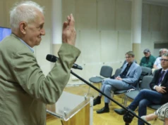 Prof. Friszke przekazał swoje zdjęcia i historyczne relacje do Archiwum Akt Nowych
