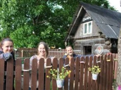 Zagórzyce Dworskie: Stuletni spichlerz połączył sąsiadów i smaki. Pod Krakowem stworzyli raj dla smakoszy. Mają ser od kóz karpackich, sos z truskawek i cebuli