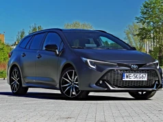 Toyota Corolla GR Sport jest mało sportowa, ale pali w mieście 3,9 l/100 km