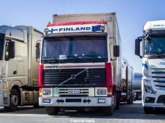 Fińskie Volvo F12 wciąż jeździ po Europie – niemiecka kontrola nie zakończyła kariery