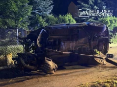 Tragiczny wypadek pod Warszawą. Silnik BMW odnaleziono w lesie