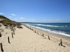 To najdłuższa plaża we Włoszech. Tak duża, że nie musisz obawiać się tłumów