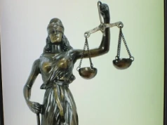 Osiem osób oskarżonych o ułatwianie i czerpanie korzyści z prostytucji