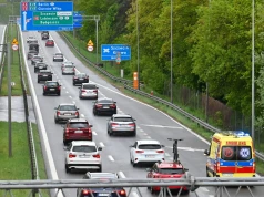 Trudny weekend dla kierowców. Wypadki i korki na drodze nad morze
