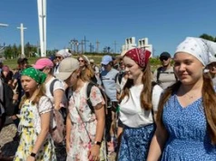 Białystok: Pątnicy, mimo rekordowych upałów, wyruszyli ze Świętej Wody do znanego sanktuarium. Wyruszyła 45. Pielgrzymka Różanostocka
