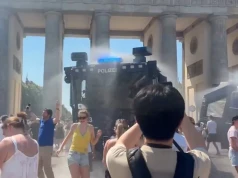 Niemiecki sposób na upał. W Berlinie policja użyła armatek wodnych