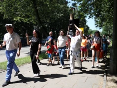 Nowohucka Parada Dresów 2026 przeszła przez Nową Hutę. Nie brakowało humoru i dobrej zabawy