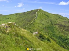 Bieszczady przyciągają turystów. GOPR ostrzega przed odwodnieniem w upały