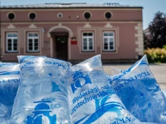 Częstochowa walczy z upałem. W mieście są zraszacze, polewane ulice i woda dla mieszkańców