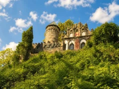 Najmniejszy zamek w Niemczech wystawiony na sprzedaż. Cena zaskakuje, a wnętrze nie przypomina zabytku