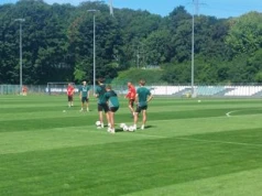 Lechia Gdańsk szykuje niespodziankę przed sobotnim sparingiem. Kluczowa decyzja coraz bliżej. Tymczasem z klubu odchodzi kolejny piłkarz