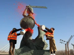 Pół roku prac społecznych za oblanie Pomnika Syreny farbą. Prokuratura nie wniesie apelacji