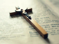Fundacja Wolność od Religii walczy z krzyżami w krakowskiej szkole