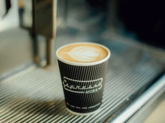 Wydajesz 100 zł dziennie w Green Caffè Nero, by uciec przed upałem? Oto darmowy sposób na home office