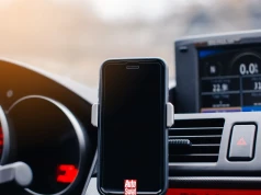 Grzeje ci się telefon w samochodzie? Jest na to sposób