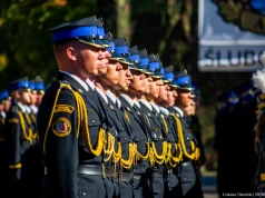 Absolwenci Akademii Pożarniczej rozpoczynają służbę