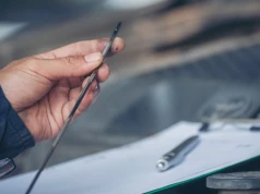 Można zaoszczędzić na mechaniku od skrzyń. Wystarczy otworzyć maskę