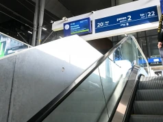 Awaria ruchomych schodów na Dworcu Zachodnim. Winna śruba z czyjejś walizki
