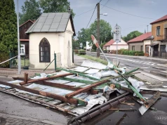 Połamane drzewa, uszkodzone dachy i 64 interwencje. Straż pożarna podsumowuje skutki burz