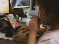 To coś specjalnego dla rodziców. Smartfon bez gier, ale z przyjaznym AI
