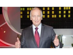 Karol Strasburger świętuje 79. urodziny. Przypominamy jego najśmieszniejsze suchary z "Familiady"
