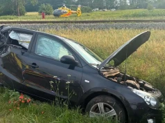 Wypadek na przejeździe kolejowym. Poszkodowana młoda kobieta