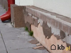 Ten element przy rynnie kosztuje kilkadziesiąt złotych. Może uratować fundamenty domu