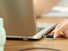 Czy częste ładowanie laptopa niszczy baterię? Wyjaśniamy raz na zawsze