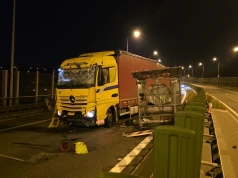 Groźnie wyglądające zdarzenie na S-1. Ciężarówka zablokowała drogę