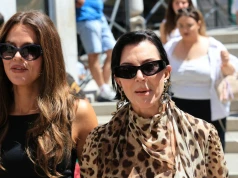 Stylizacja Kris Jenner idealna na lato. Modeluje sylwetkę, przyciąga wzrok